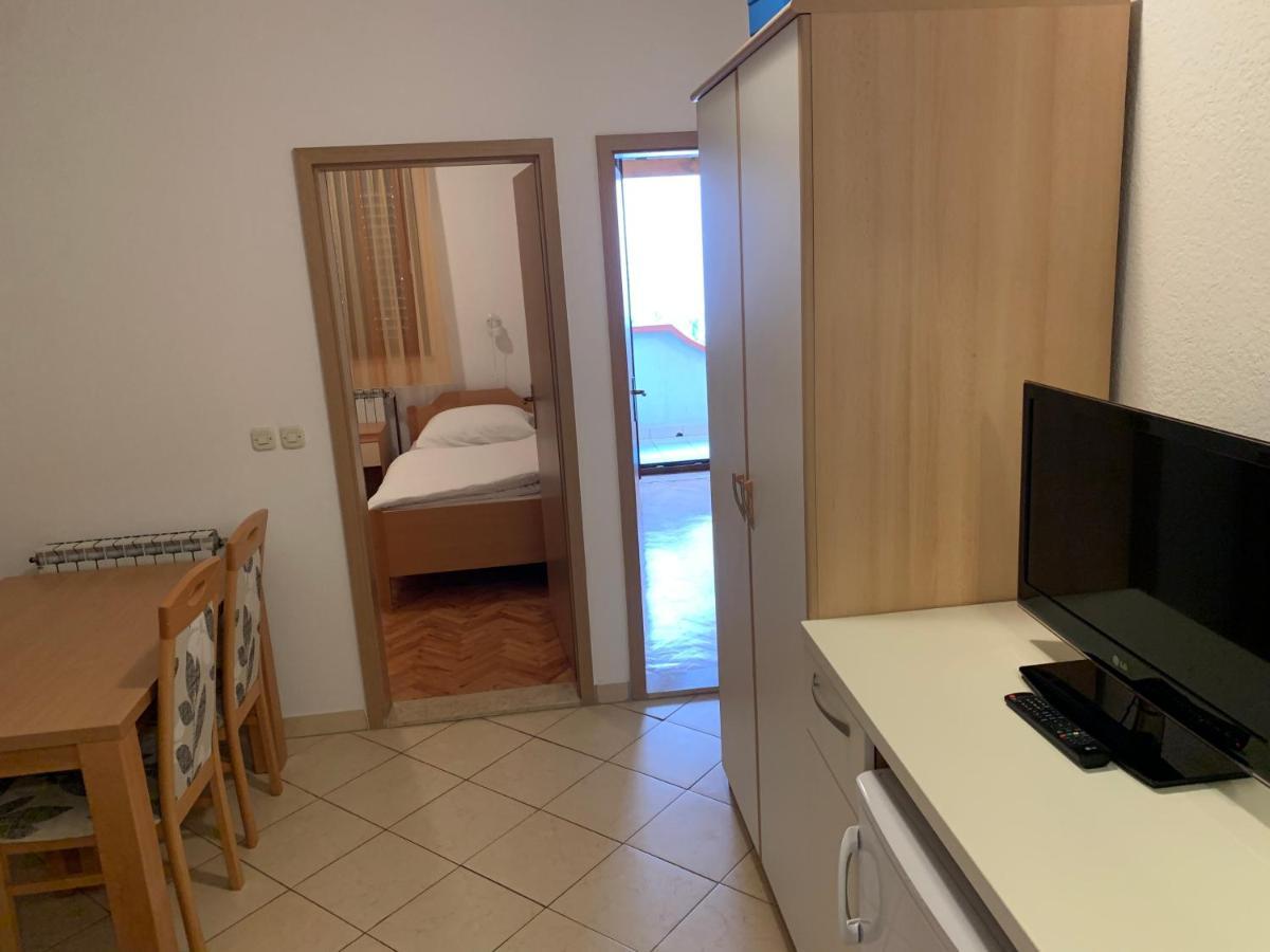 罗维尼Vila Albatros住宿加早餐旅馆 外观 照片