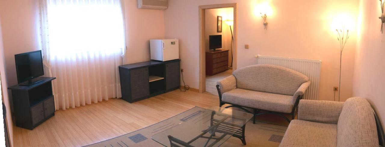 罗维尼Vila Albatros住宿加早餐旅馆 外观 照片