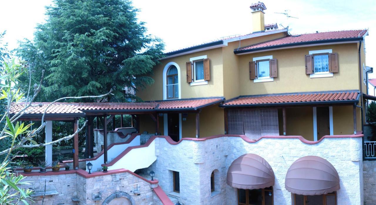 罗维尼Vila Albatros住宿加早餐旅馆 外观 照片